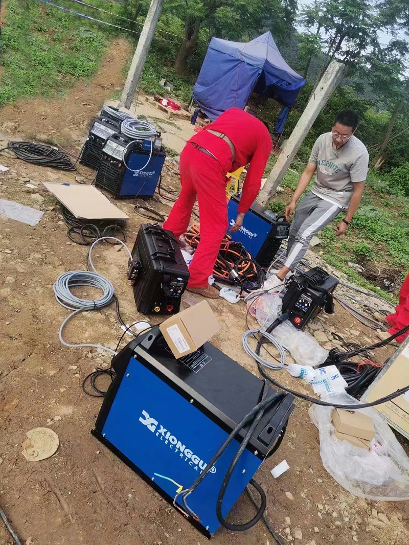 半自動(dòng)氣保焊機(jī)