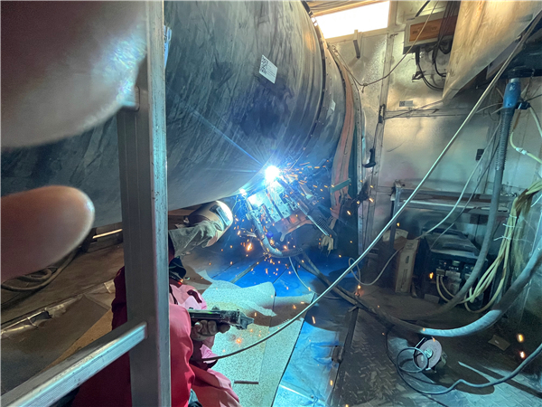 西四線新疆油建二標(biāo)段主線路完工 (15)