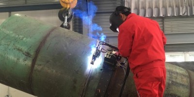 它就是你在找的一款與全自動(dòng)焊機(jī)，焊接機(jī)器人協(xié)同工作的半自動(dòng)焊接機(jī)