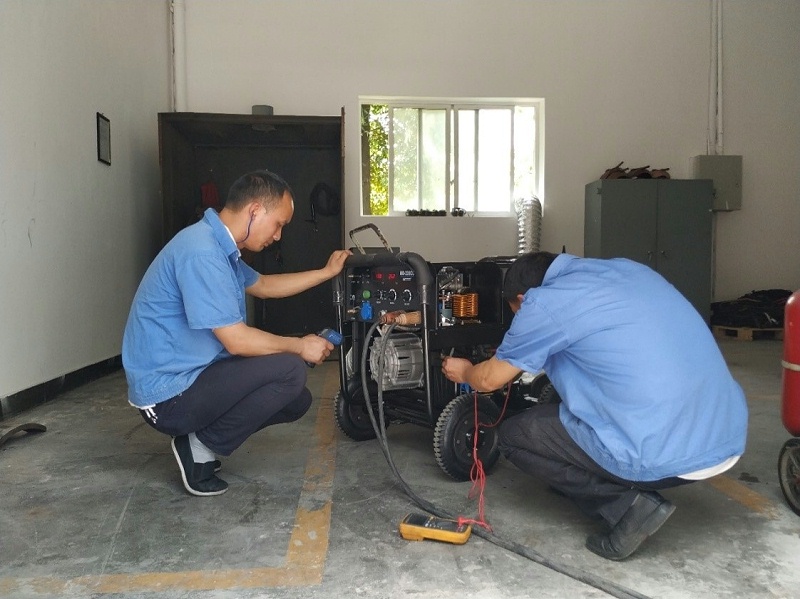 內(nèi)燃弧焊機“老化實驗室”里的堅守